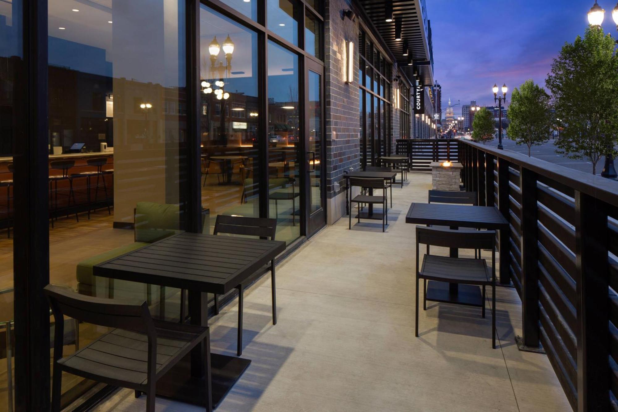 Hotel Courtyard By Marriott Lansing Downtown Exterior foto