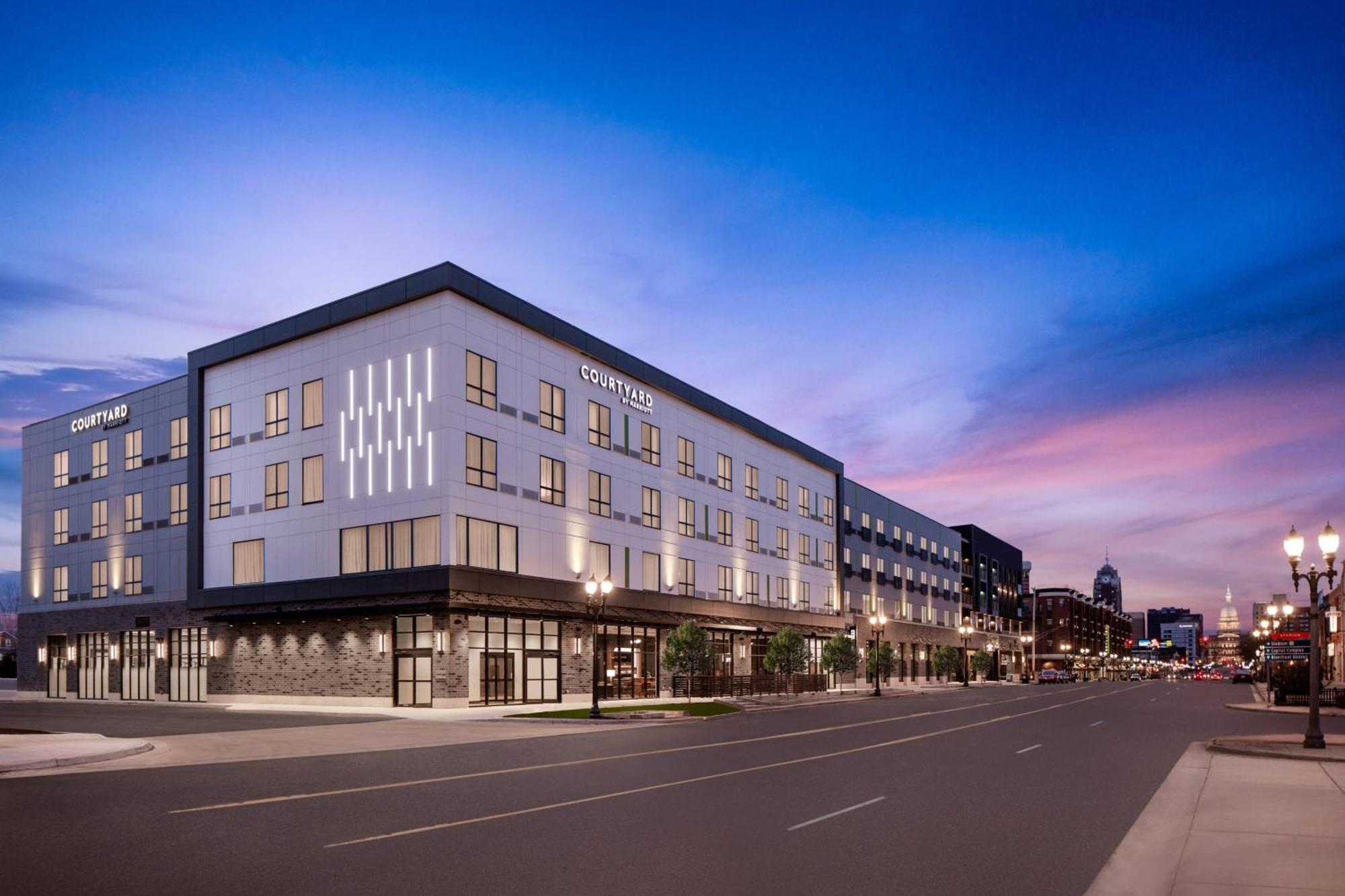 Hotel Courtyard By Marriott Lansing Downtown Exterior foto